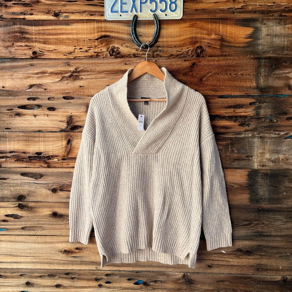 TALBOTS | NWT Wool Blend Cream Ribbed V-Neck Sweater M